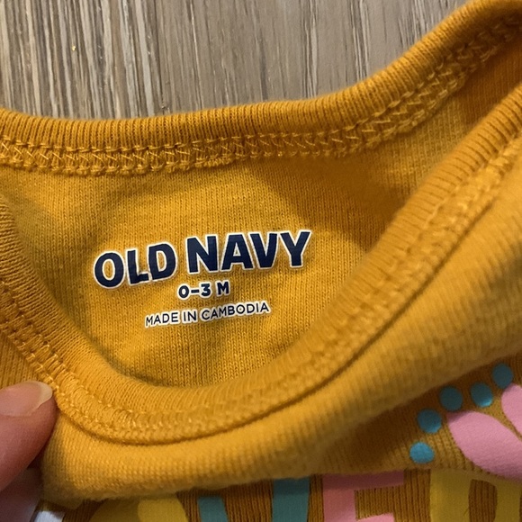 🌺 4/$20 🌺 Set of 2 Old Navy 0-3 mo body suits - Picture 6 of 7